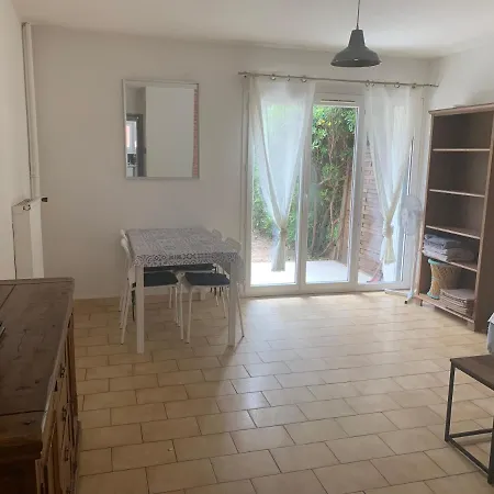 Appartement T1bis Avec Jardin à Gare Hyères