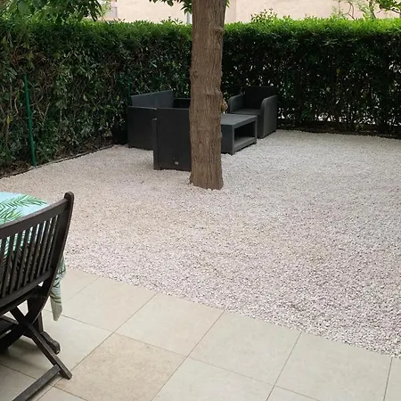 Appartement T1bis Avec Jardin à Gare *